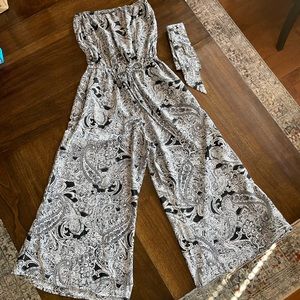 🖤🤍 Elan Paisley Jumpsuit with Ascot